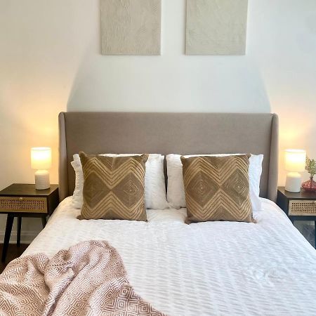 Newly Refurbished 2 Bedroom Apartment In South 런던 외부 사진