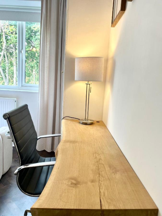 Newly Refurbished 2 Bedroom Apartment In South 런던 외부 사진