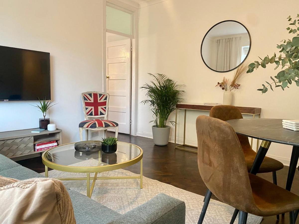 Newly Refurbished 2 Bedroom Apartment In South 런던 외부 사진