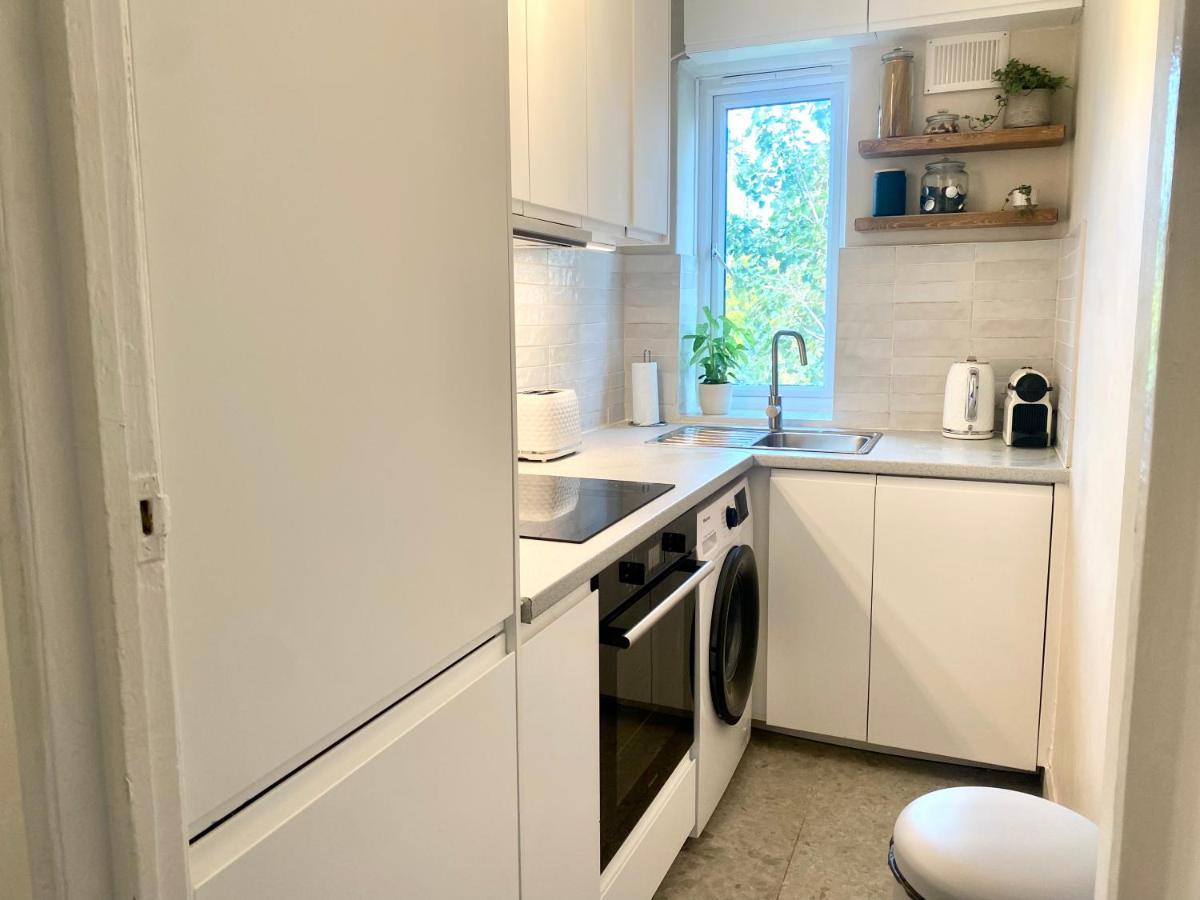 Newly Refurbished 2 Bedroom Apartment In South 런던 외부 사진