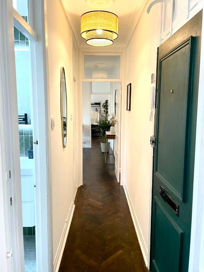 Newly Refurbished 2 Bedroom Apartment In South 런던 외부 사진