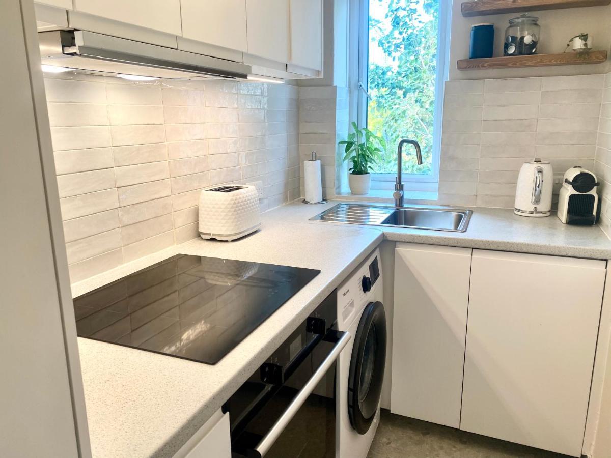 Newly Refurbished 2 Bedroom Apartment In South 런던 외부 사진