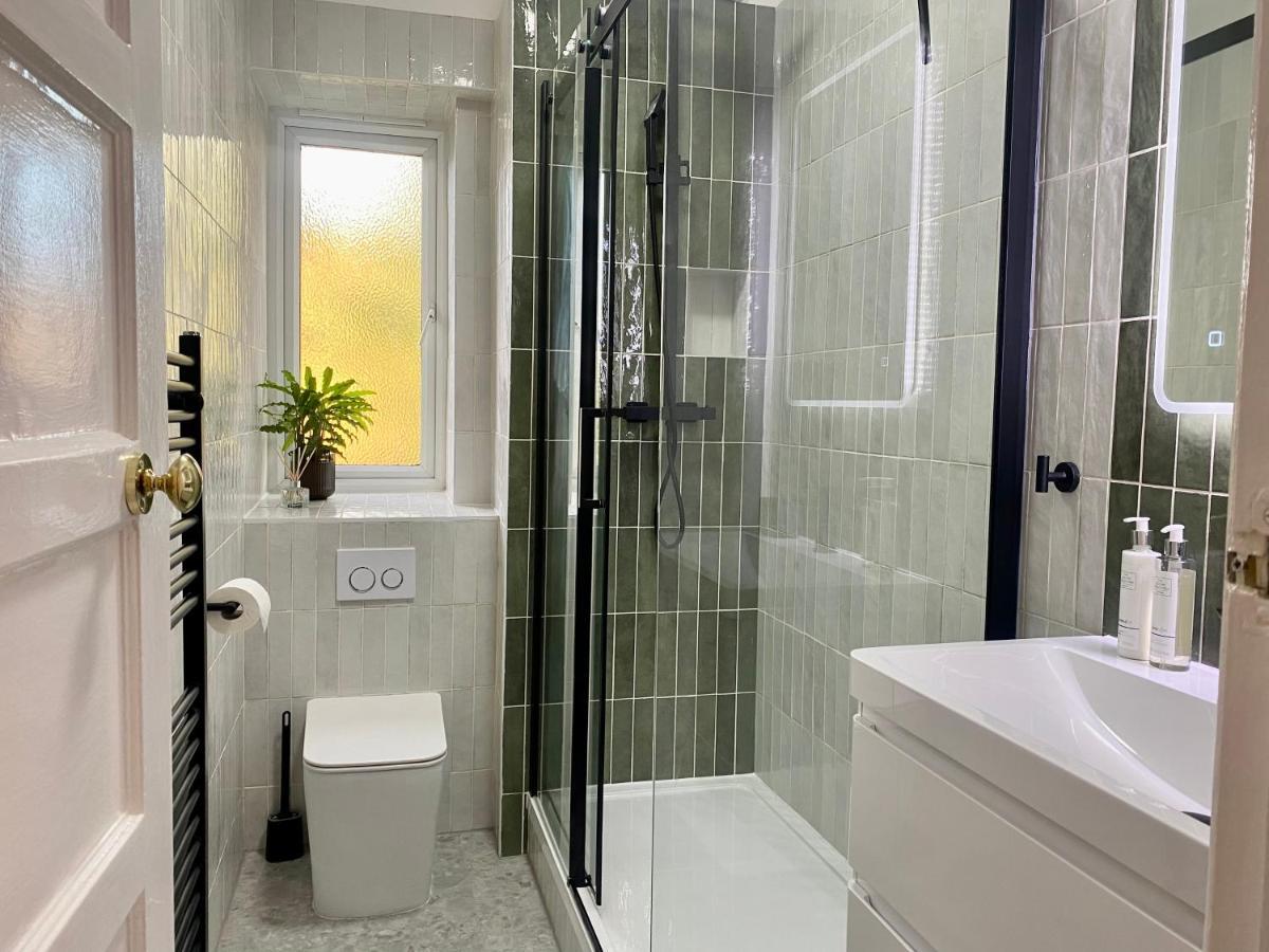 Newly Refurbished 2 Bedroom Apartment In South 런던 외부 사진