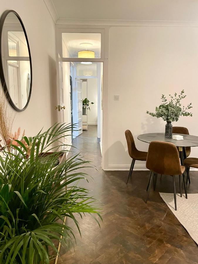 Newly Refurbished 2 Bedroom Apartment In South 런던 외부 사진