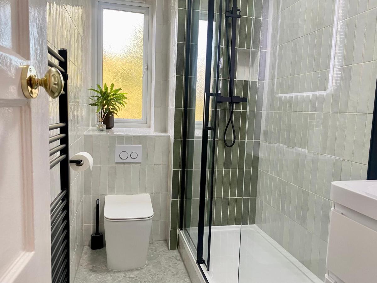 Newly Refurbished 2 Bedroom Apartment In South 런던 외부 사진